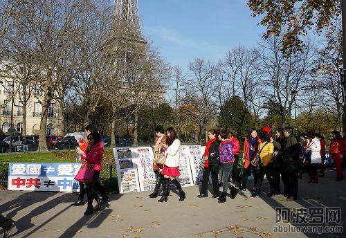 2014-12-1-minghui-falun-gong-paris-04--ss.jpg