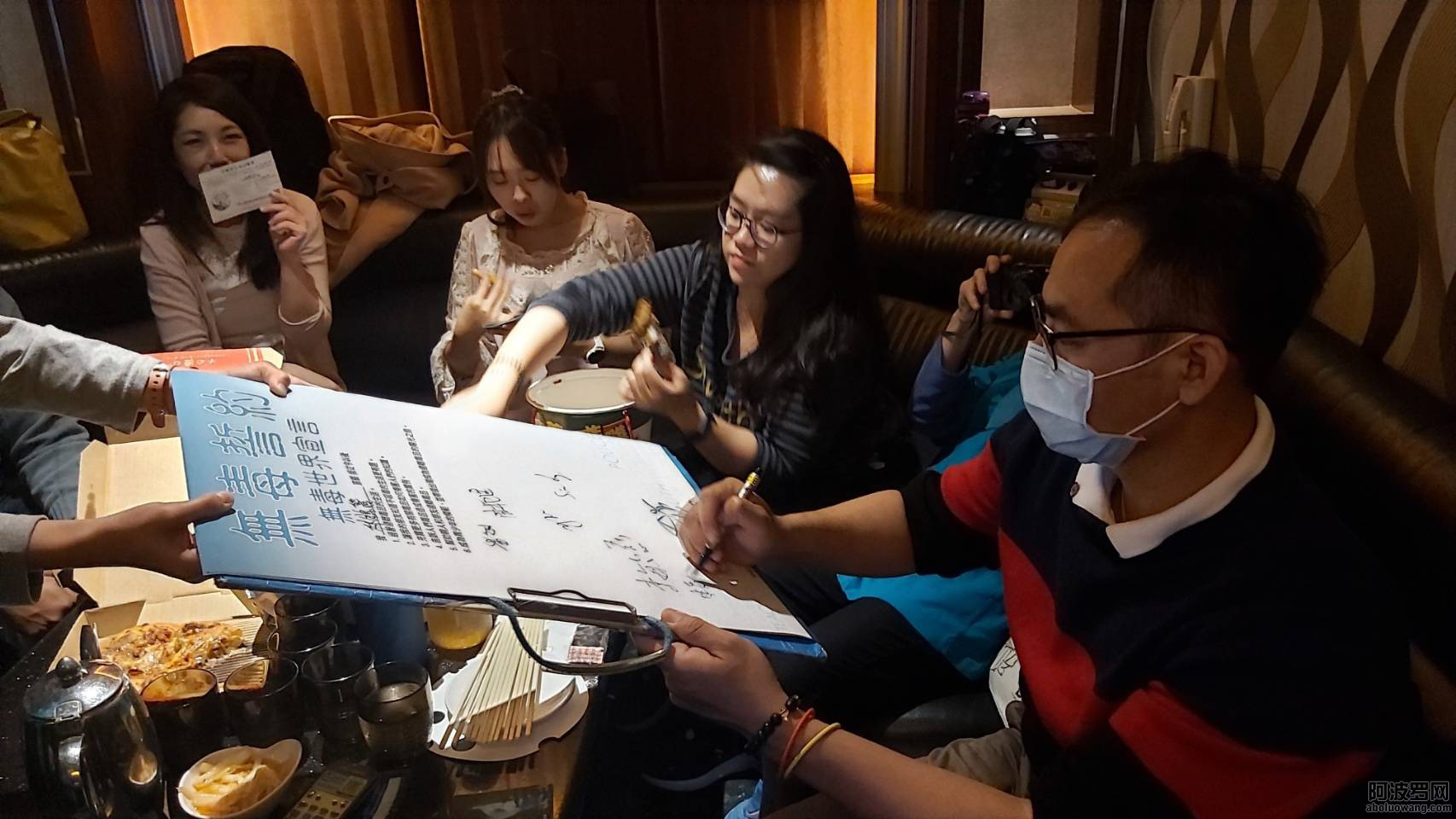 民眾簽署支持反毒.jpg