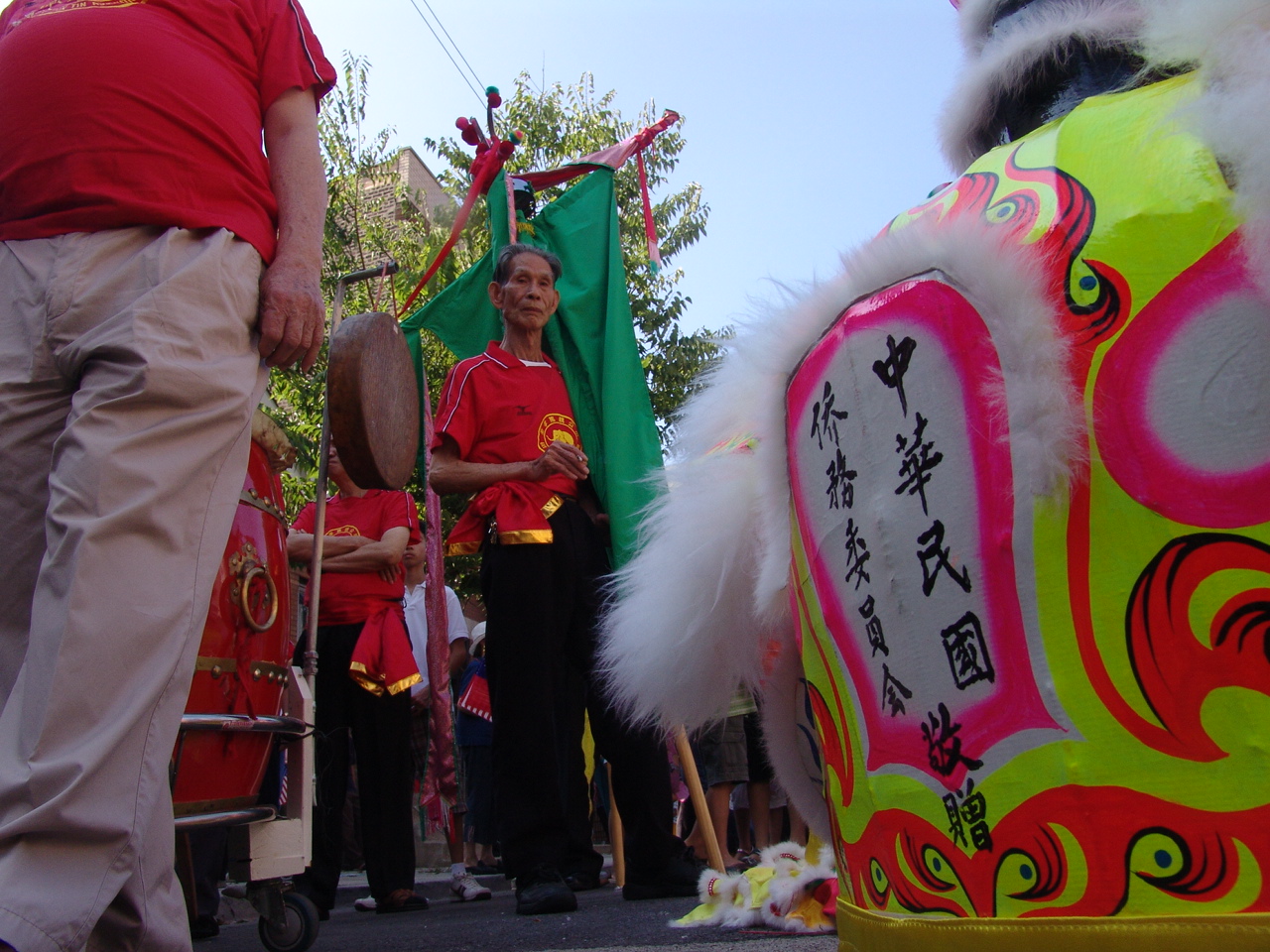 中华民国侨委会送给“中国”人的醒狮